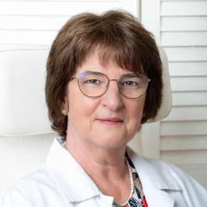 Dr. Lohinszky Júlia